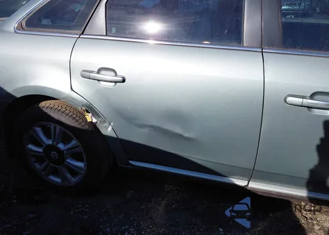 2008 Mercury Sable Premier z USA, uszkodzony, nr VIN 1MEHM43W88G616092